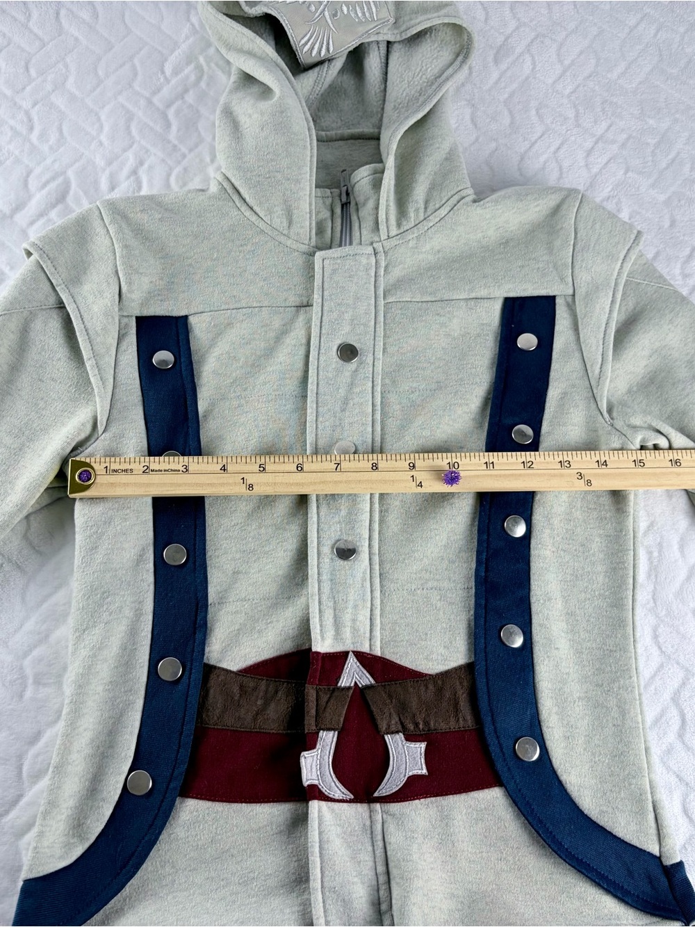 Assassin’s Creed unisex grey cosplay hoodie with embroidered details Teen 8-10 - Picture 8 of 9